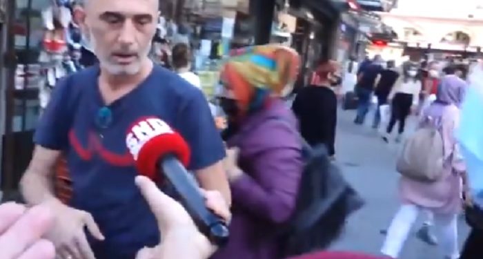 Sokak röportajında doğalgaz zammını soran gazeteciye saldırdı