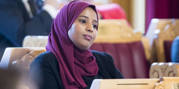 Somali asıllı Hussein Norveç tarihinin ilk başörtülü milletvekili oldu