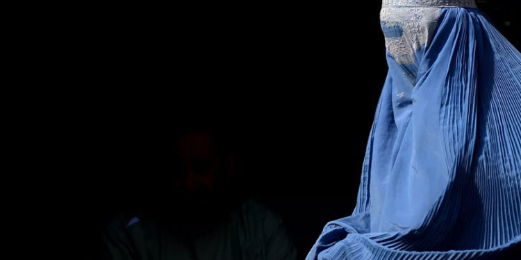 Taliban: Kadınların eğitim alabilmeleri ve çalışabilmeleri için hicab giymeleri şart