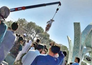 Taliban idam ettiği 4 kişinin cansız bedenlerini sergiledi!