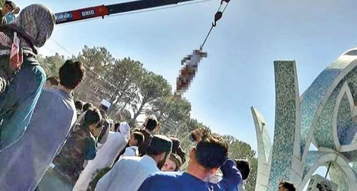 Taliban idam ettiği 4 kişinin cansız bedenlerini sergiledi!