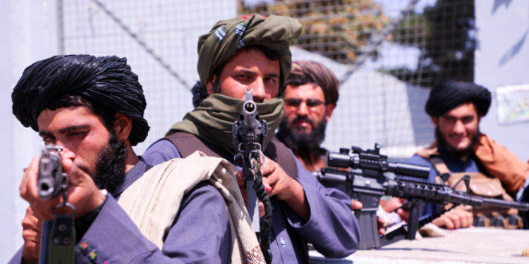 Taliban, kontrolünde olamayan son vilayetin düştüğünü iddia etti; direniş yalanladı