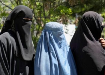 Taliban: Üniversitelerde dersler farklı sınıflarda olacak, kadınlar peçe takacak