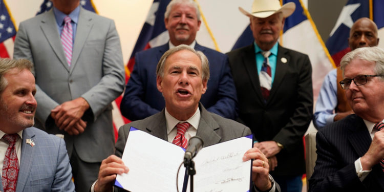 Teksas'ta Cumhuriyetçilerin çıkardığı tartışmalı seçim yasası yürürlüğe girdi