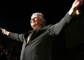 Theodorakis'in naaşı halkın ziyaretine açıldı