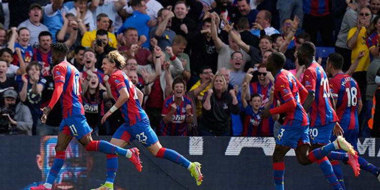 Tottenham, Crystal Palace karşısında dağıldı!