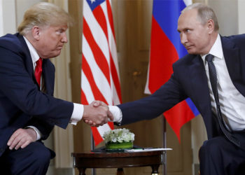 Trump'ın Putin'e "sana kameralar önünde biraz sert davranacağım" dediği iddiası