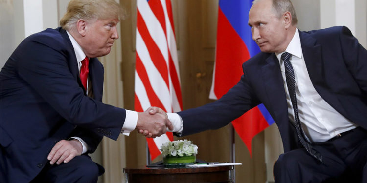 Trump'ın Putin'e "sana kameralar önünde biraz sert davranacağım" dediği iddiası