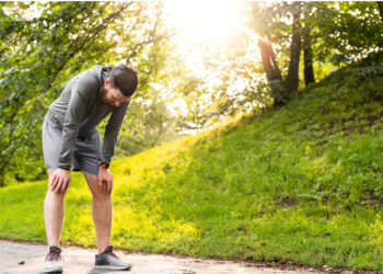 'Uzatmalı Covid-19'un en sık görülen belirtileri yorgunluk, nefes darlığı ve konsantrasyon eksikliği