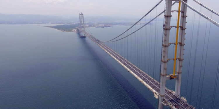Uğur Emek: İzmirli ve İstanbullular, Çanakkale ve Osmangazi Köprüsü'nden her gün 85 bin araçla birbirinizi ziyaret edecek misiniz; garantiler sizlere güvenilerek verildi
