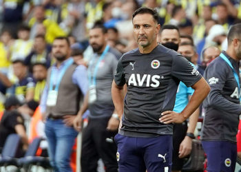 Vitor Pereira: Hakemlerin oyunun bu kadar durmasına izin vermemesi gerekiyor