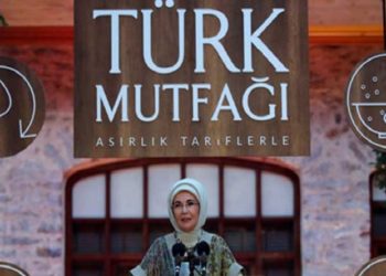 Yemek kitabı için devletin kasasından 1 milyon lira harcayan Emine Erdoğan hakkında suç duyurusu