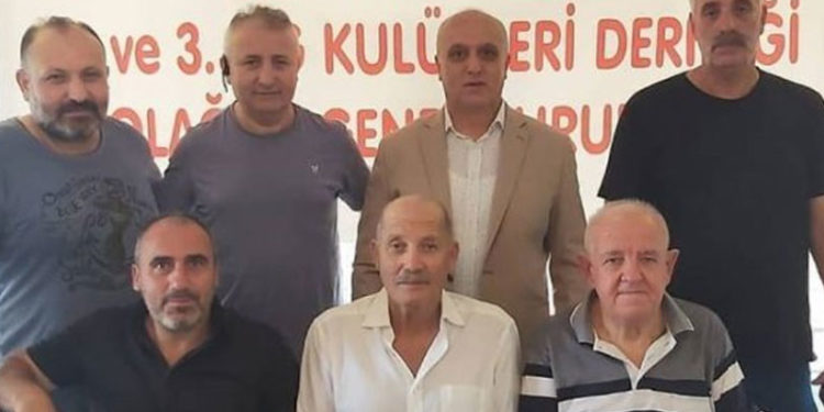 Yeni kurulan kadın futbolu derneğinde yöneticilerin hepsi erkek