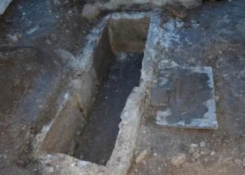 Yol yapımında 2 bin yıllık mezar bulundu