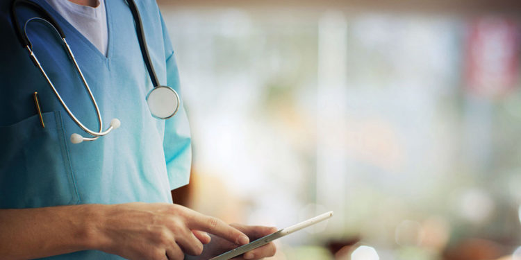 Yunanistan'da aşı olmayan yaklaşık 7 bin sağlık çalışanı görevden uzaklaştırıldı