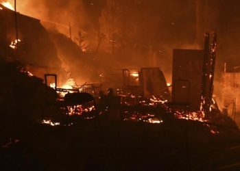 Yunanistan'ın Sisam adasındaki sığınmacı kampında yangın çıktı; 550 kişi tahliye edildi