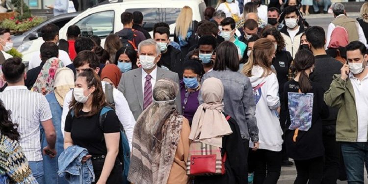 Zorunlu PCR testi hastanelerde yoğunluğa sebep oldu