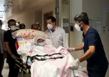 Üç doz aşı olmuş 108 yaşındaki kadın Koronavirüs'ü atlattı