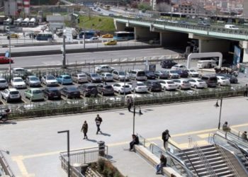 İBB&rsquo;den trafiği rahatlatması planlanan yeni uygulama: Park et devam et