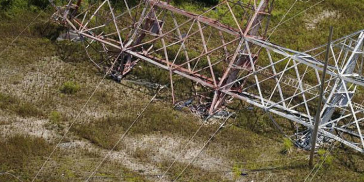 İda Kasırgası'nın vurduğu New Orleans'ta elektrik kesintileri nedeniyle halk tahliye ediliyor