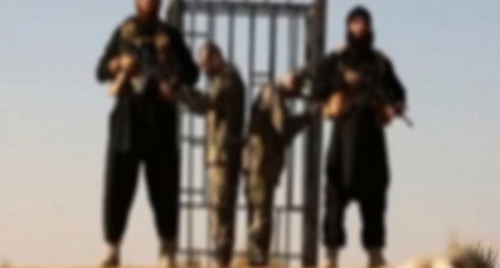 İki askerin yakılma emrini veren IŞİD kadısı tepki üzerine yeniden gözaltına alındı