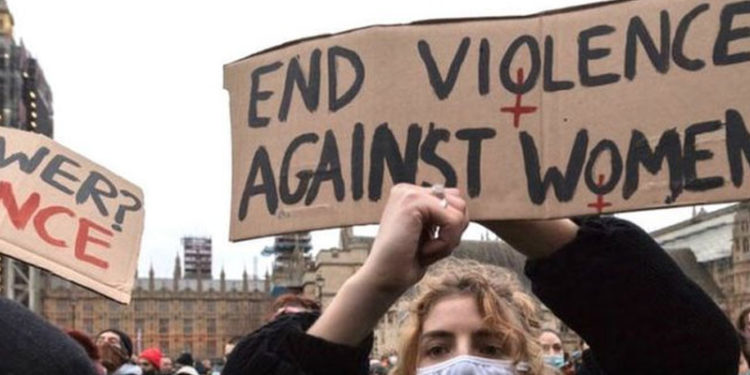 İngiltere Polis Denetleme kurumu: Kadına karşı şiddetle mücadele, terörle mücadele kadar önemli