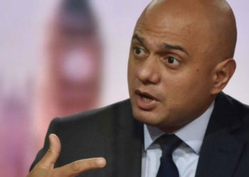 İngiltere hükümeti gece kulübüne giriş için aşı pasaportu zorunluluğu getiren planı geri çekti