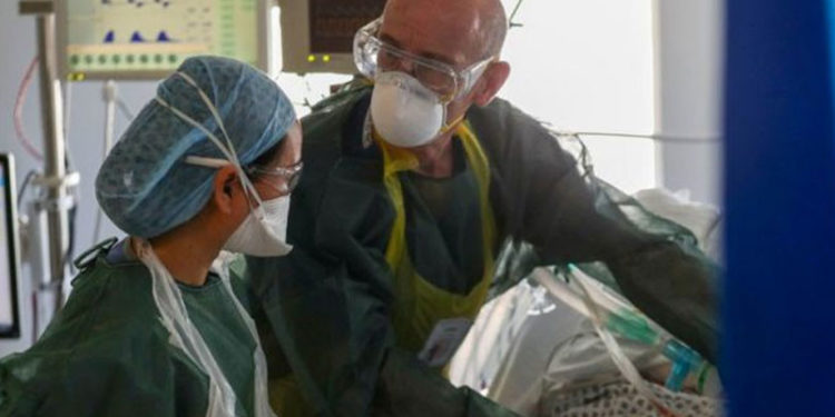 İngiltere'de Covid: Bilim Kurulu hükümeti, 'Önlemler artırılmazsa hastaneye kaldırılanların sayısında ciddi artış olabilir' diyerek uyardı