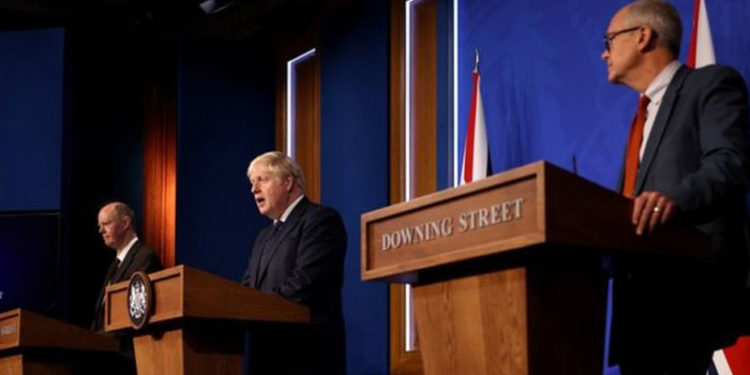 İngiltere'de Covid vaka senaryolarına göre iki farklı kış eylem planı oluşturuldu