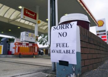 İngiltere'de akaryakıt sorunu i&ccedil;in ordunun devreye girmesi g&uuml;ndemde