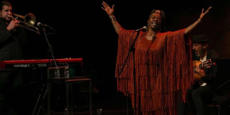 İspanyol şarkıcı Buika, Zorlu PSM'de konser verdi