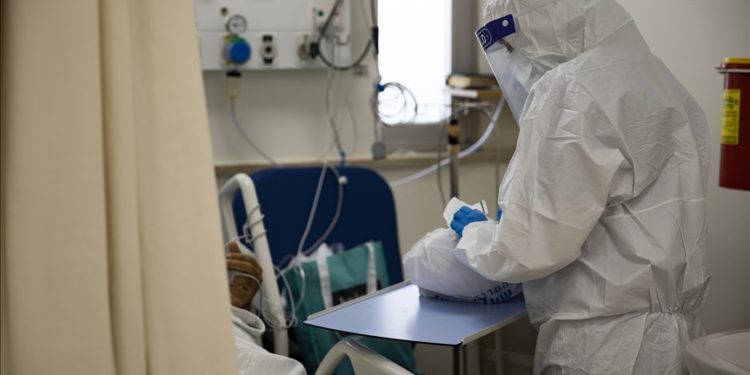 İsrail, üçüncü doz aşıyla Covid-19 salgınının önüne geçmeye çalışıyor