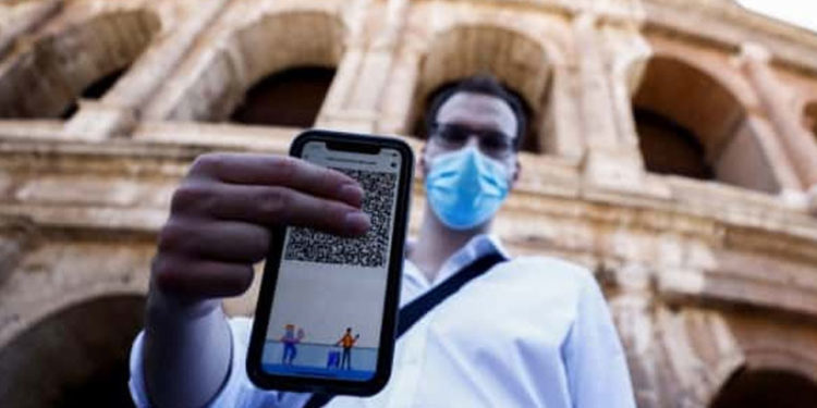 İtalya tüm çalışanlardan aşı kartı isteyecek