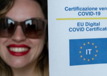 İtalya'da Covid sertifikası okullarda ve ulaşım araçlarında da zorunlu hale geldi