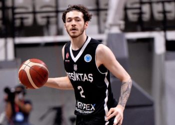 Şehmus Hazer, Beşiktaş'tan Fenerbahçe'ye transfer oldu