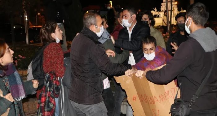 ‘Barınamıyoruz’ diyen öğrenciler gözaltına alındı