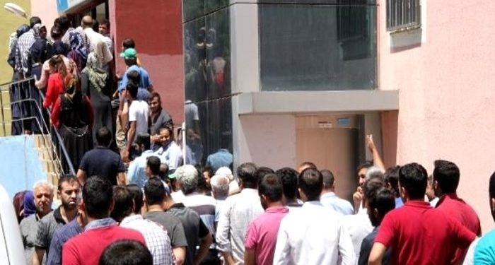 ‘Neymiş ekonomi yüzde 21’7 büyümüş, 6 kişilik temizlik işçisi ilanına 10 bin kişi başvurdu’