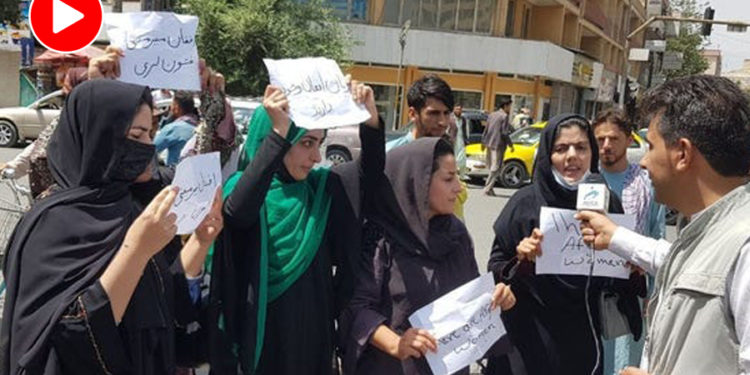 ‘Özgürlük’ için sokağa inen kadınlar, Taliban militanları tarafından kırbaçlandı