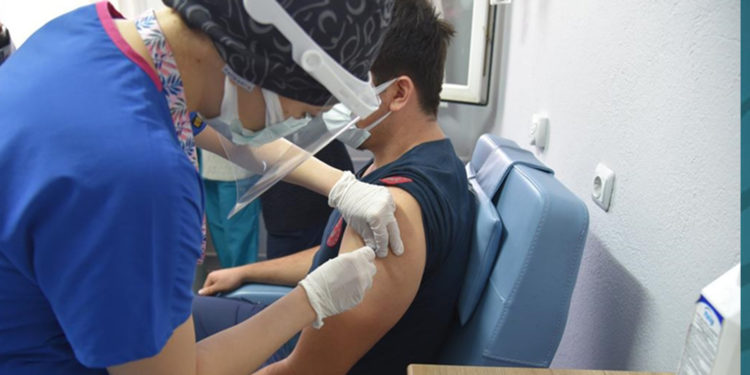 “Sağlık çalışanları, kendi aşı kayıtlarında hile yapıyor” iddiası