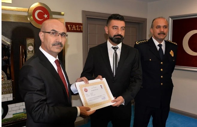 ‘Ödüllü polis’ 25 kilo eroinle yakalandı