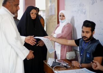 Irak’ta seçmenler, erken genel seçimler için oy kullanmaya başladı