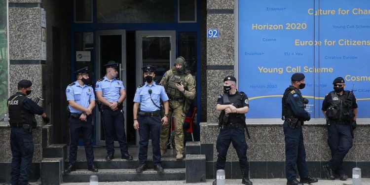 Kosova’da eski Sırp polise savaş suçundan 20 yıl hapis cezası verildi