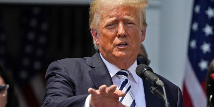 Facebook ve Twitter’ın yasakladığı Trump, teknoloji devlerine rakip ‘TRUTH Social’ı kurdu