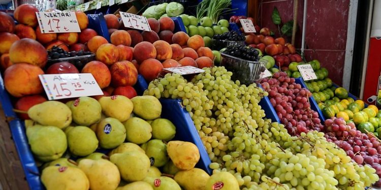 Türkiye’de hayat pahalılığı: ‘Eskiden kilolarla alıyorduk, artık sayıyla alıyoruz’