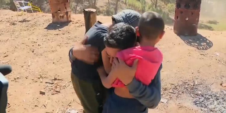 Avustralya’da üç yaşındaki çocuk, kaybolduktan 3 gün sonra ormanda su içerken bulundu