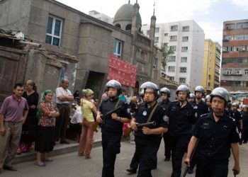 Avrupa’ya kaçan Çinli eski polis, Doğu Türkistan’da yaptıkları işkenceleri anlattı
