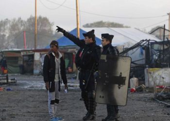 Fransız rahip göçmenlere kötü muameleye karşı açlık grevine girdi