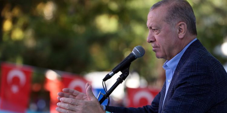 Erdoğan, Kavala açıklaması yapan büyükelçilerin ‘istenmeyen kişi’ ilan edilmesi talimatını verdi