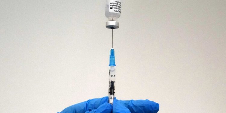 Araştırma: BioNTech-Pfizer aşısının etkinliği 6 ayda yüzde 50’nin altına düşüyor