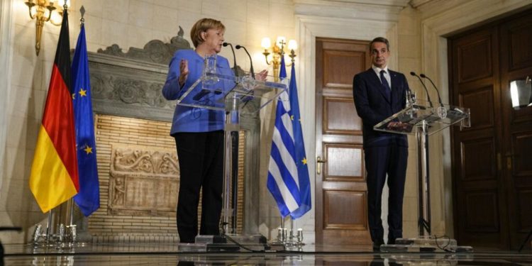 Atina’da Miçotakis’le görüşen Merkel’den ‘Türkiye ile makul ilişkiler çıkarımıza’ mesajı